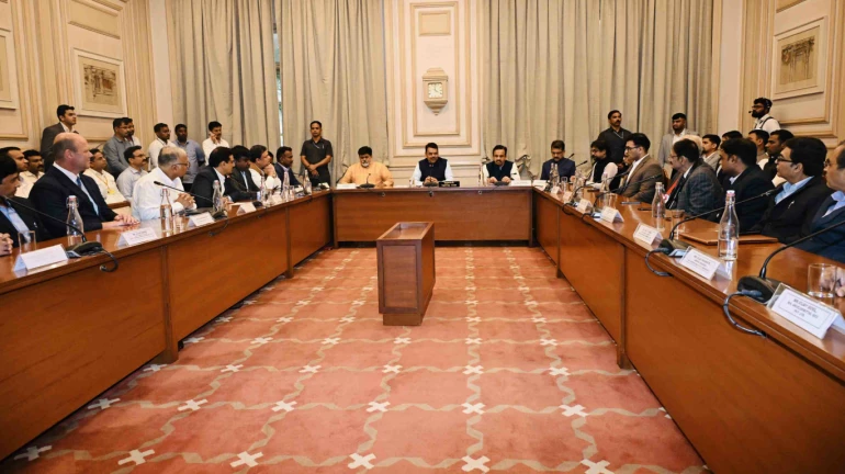 मुख्यमंत्री देवेंद्र फडणवीस और उद्योग मंत्री डॉ. उदय सामंत ने 17 समझौता ज्ञापन प्रस्तुत किए मुख्यमंत्री देवेंद्र फडणवीस और उद्योग मंत्री डॉ. उदय सामंत ने 17 समझौता ज्ञापन प्रस्तुत किए