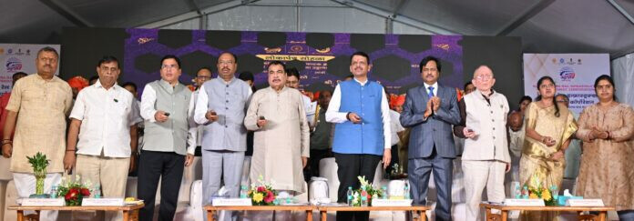 महाराष्ट्र को रेलवे लेवल क्रॉसिंग से मुक्त बनाने के लिए अगले तीन वर्षों में 145 रेलवे ओवर-ब्रिज का निर्माण – मुख्यमंत्री देवेंद्र फडणवीस