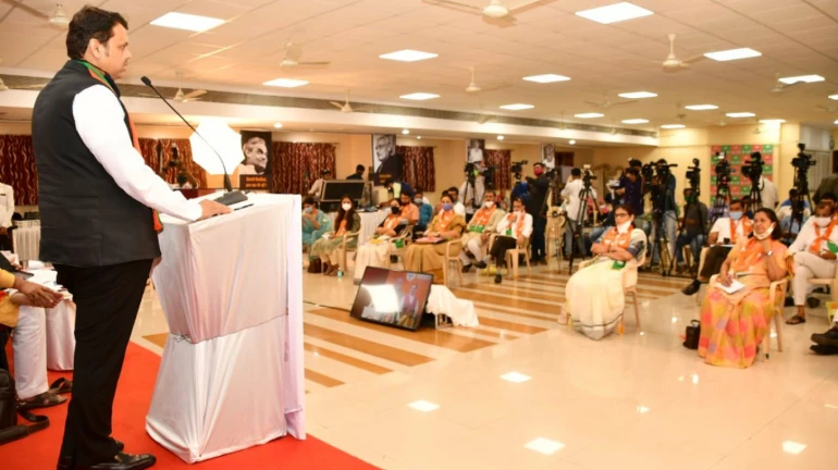 देवेंद्र फडणवीस ने मराठा आरक्षण पर समय बर्बाद करने का सरकार पर आरोप लगाया देवेंद्र फडणवीस ने मराठा आरक्षण पर समय बर्बाद करने का सरकार पर आरोप लगाया