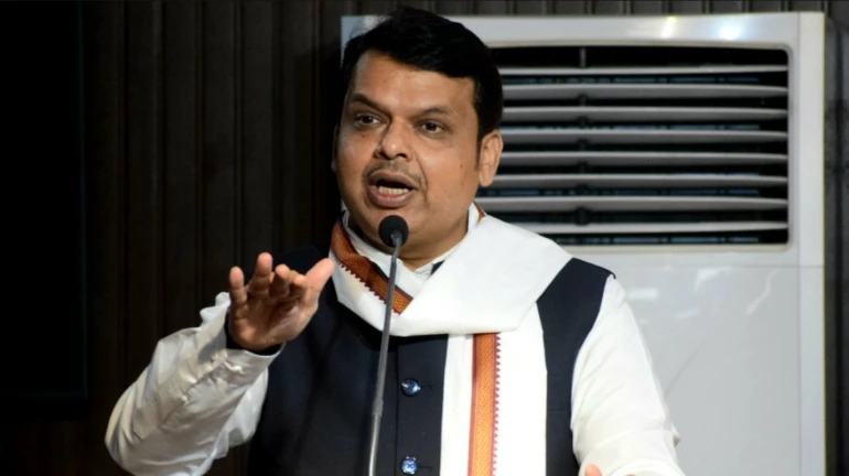 फडणवीस ने सीएम पर पुलिस के रैकेट को कवर करने का आरोप लगाया फडणवीस ने सीएम पर पुलिस के रैकेट को कवर करने का आरोप लगाया