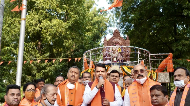 सत्ताधारी पक्षांच्या मोर्च्यांना सूट आणि शिवजयंतीवर निर्बंध!- देवेंद्र फडणवीस सत्ताधारी पक्षांच्या मोर्च्यांना सूट आणि शिवजयंतीवर निर्बंध!- देवेंद्र फडणवीस