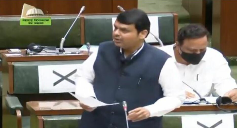 फडणवीस ने कसा तंज, कहा- मेरा परिवार मेरी जिम्मेदारी से लेकर मैं जिम्मेदार, 'लेकिन सरकार की जिम्मरदारी कब'