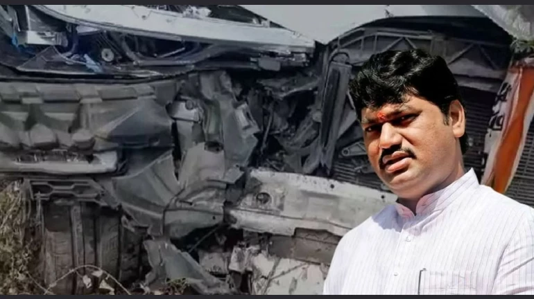 एनसीपी नेता धनंजय मुंडे  की कार के साथ दुर्घटना