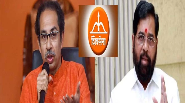 एकनाथ शिंदेंना शिवसेना आणि धनुष्यबाण मिळालं, उद्धव ठाकरेंना मोठा धक्का एकनाथ शिंदेंना शिवसेना आणि धनुष्यबाण मिळालं, उद्धव ठाकरेंना मोठा धक्का