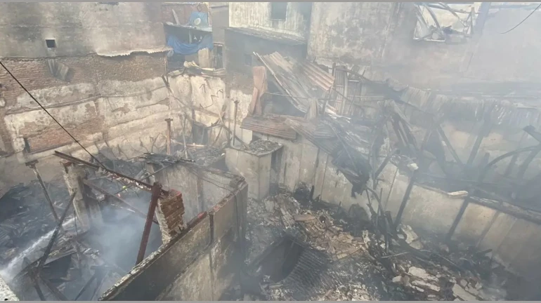धारावी आग : कारखान्यांचे 6 कोटींचे नुकसान, रोजगार गेलेच संसारही रस्त्यावर