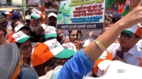 धारावी पुनर्विकासाविरोधात रहिवाशांचे आंदोलन धारावी पुनर्विकासाविरोधात रहिवाशांचे आंदोलन