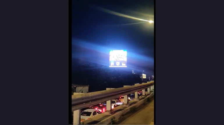 EXCLUSIVE: Mumbaikars downvote roadside digital hoardings; expresses discontent on Twitter EXCLUSIVE: Mumbaikars downvote roadside digital hoardings; expresses discontent on Twitter