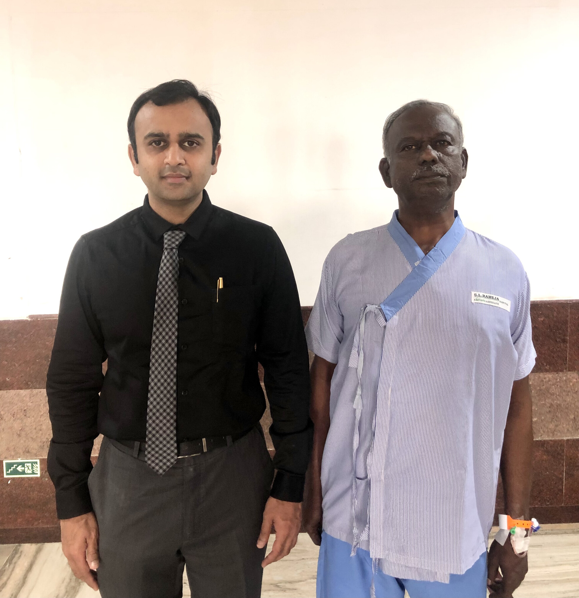 In a first-of-its-kind surgery, Mumbai Doctor Removes Cucumber Sized Stones From Patient's Knee