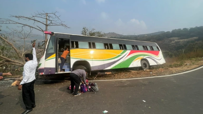 डोंबिवली : पिकनिकला जाणाऱ्या शाळेच्या बसचा अपघात डोंबिवली : पिकनिकला जाणाऱ्या शाळेच्या बसचा अपघात