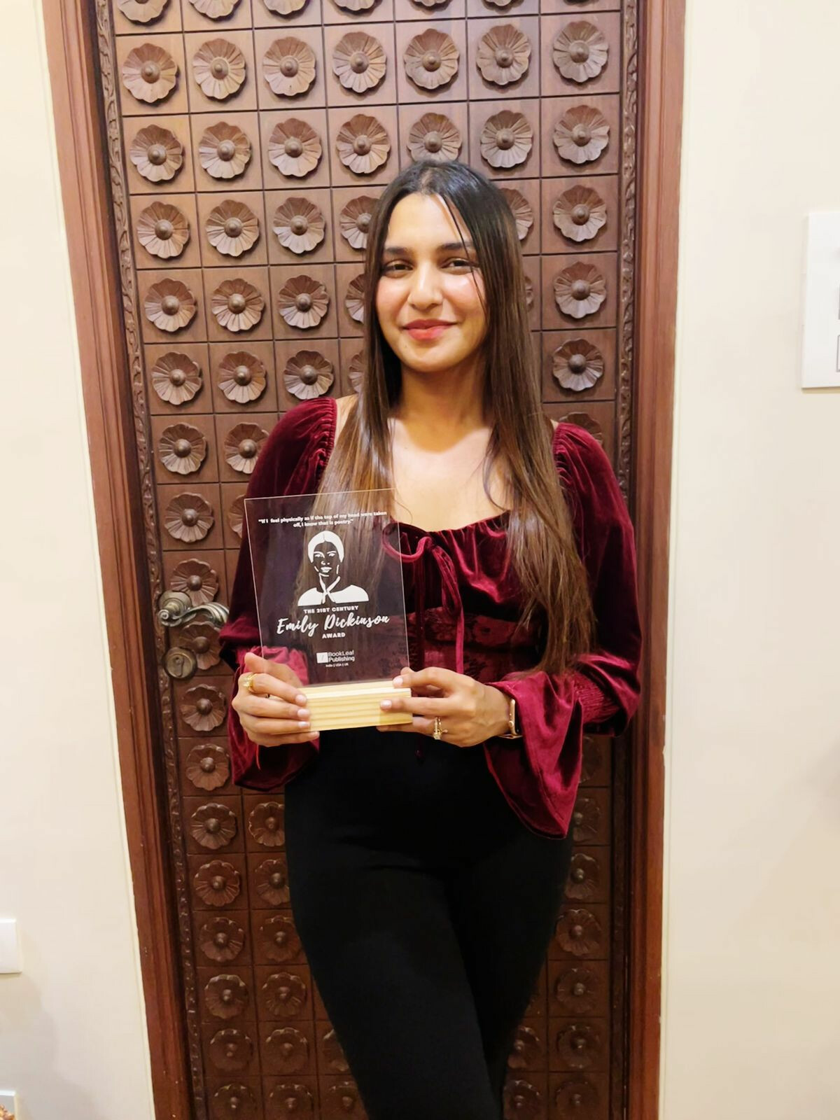 Mumbai: Dr. Samudrika Patil Bags 21st Century Emily Dickinson Award for her book “Whispers in The Coastal Wind”