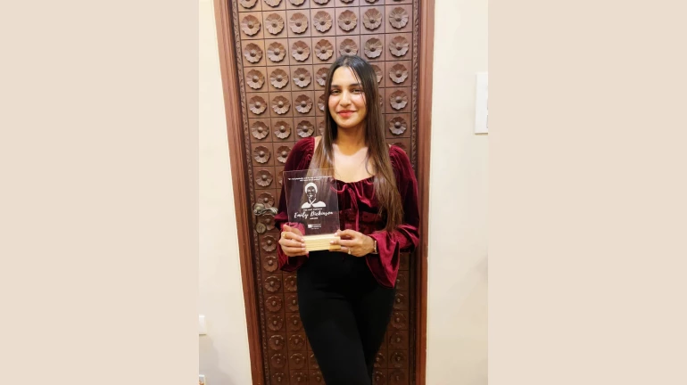 Mumbai: Dr. Samudrika Patil Bags 21st Century Emily Dickinson Award for her book “Whispers in The Coastal Wind” Mumbai: Dr. Samudrika Patil Bags 21st Century Emily Dickinson Award for her book “Whispers in The Coastal Wind”