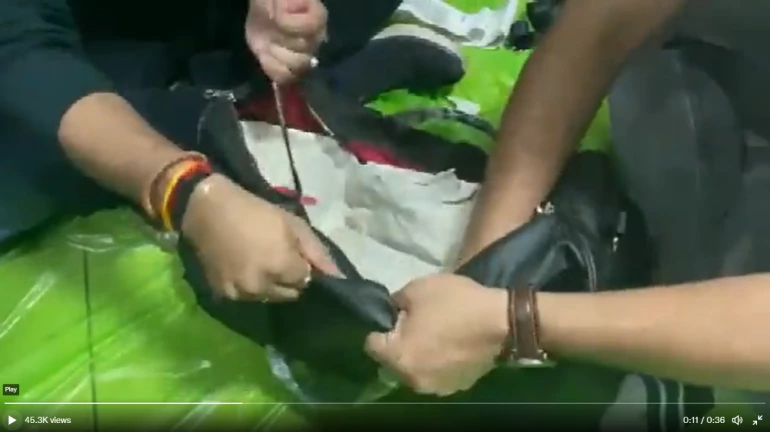 Mumbai Airport officials held man for smuggling drugs; Seizes Cocaine worth INR 28 Cr Mumbai Airport officials held man for smuggling drugs; Seizes Cocaine worth INR 28 Cr