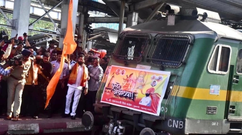 CM Eknath Shinde flags off train to Ayodhya from Thane