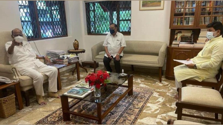 देवेंद्र फडणवीसांनंतर एकनाथ खडसे शरद पवारांच्या भेटीला देवेंद्र फडणवीसांनंतर एकनाथ खडसे शरद पवारांच्या भेटीला