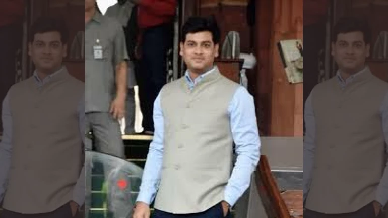 Shrikant Shinde, son of senior Shiv Sena leader Eknath Shinde, walks into BJP MLA's programme Shrikant Shinde, son of senior Shiv Sena leader Eknath Shinde, walks into BJP MLA's programme