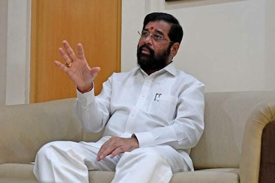 एकनाथ शिंदेंच्या निर्णयाकडे लक्ष, गुजरातमधून घेणार पञकार परिषद