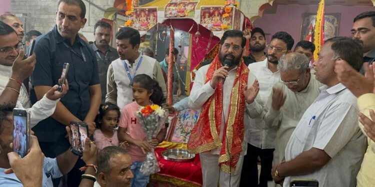 श्रीनगर के लाल चौक में गणेशोत्सव मंडल मे सीएम एकनाथ शिंदे ने किए दर्शन