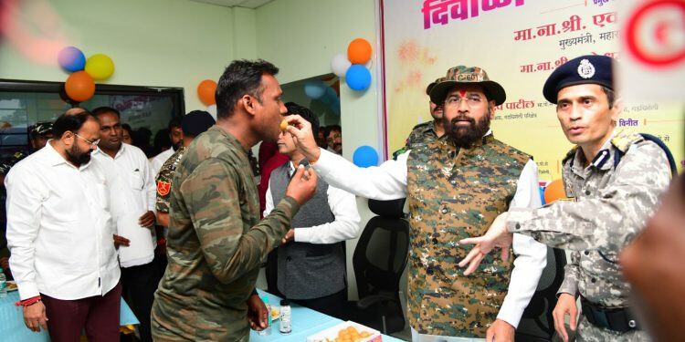 मुख्यमंत्री एकनाथ शिंदे ने गढ़चिरौली के सुदूर इलाकों में दीपोत्सव मनाया