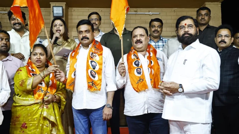 Mumbai: Another former corporator from Thackeray's party joins Shinde's Shiv Sena Mumbai: Another former corporator from Thackeray's party joins Shinde's Shiv Sena