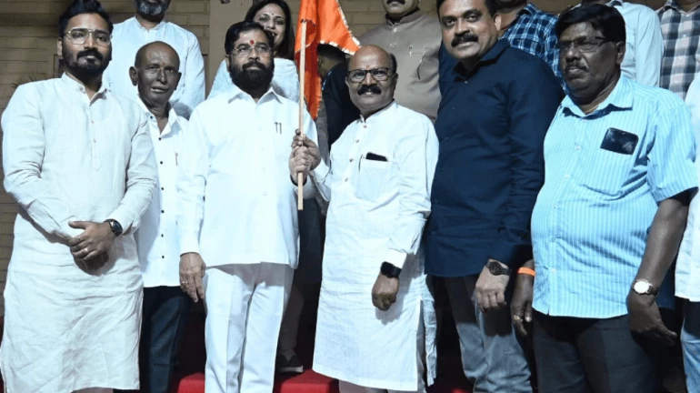 Dahisar: Former UBT corporator Balkrishna Brid joins Eknath Shinde's faction Dahisar: Former UBT corporator Balkrishna Brid joins Eknath Shinde's faction