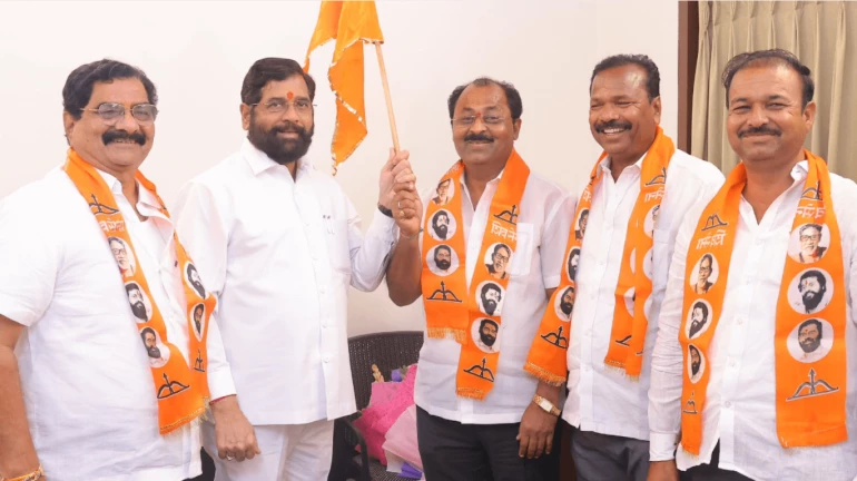 Sanjay Raut Claims Shinde Camp MLAs Will Be Disqualified After Supreme Court Hearing Sanjay Raut Claims Shinde Camp MLAs Will Be Disqualified After Supreme Court Hearing