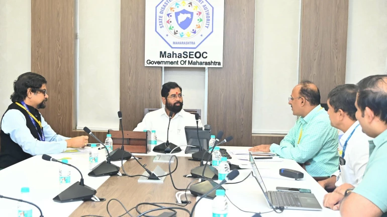 Maharashtra Monsoon Updates: 40 people stranded due to floods; Deputy CM directs to airlift them to a safe place Maharashtra Monsoon Updates: 40 people stranded due to floods; Deputy CM directs to airlift them to a safe place