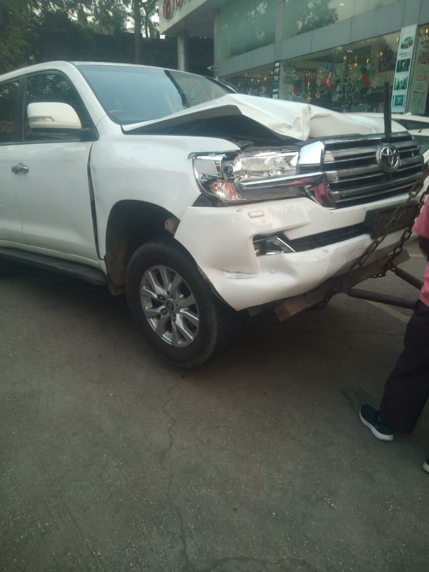 एकनाथ शिंदे यांच्या गाडीचा अपघात