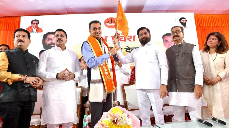 Former Union Minister Milind Deora joins Shinde faction Former Union Minister Milind Deora joins Shinde faction