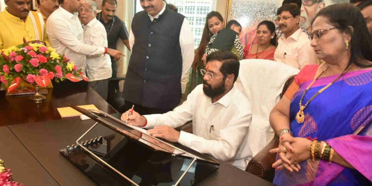 मुख्यमंत्री एकनाथ शिंदे ने संभाला कार्यभार