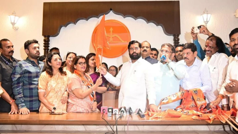 Former (UBT) corpoator Trishna Vishwasrao joins Eknath Shinde's Sena group Former (UBT) corpoator Trishna Vishwasrao joins Eknath Shinde's Sena group
