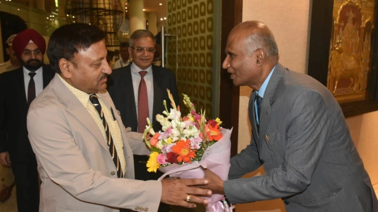 केंद्रीय चुनाव की टीम मुंबई में केंद्रीय चुनाव की टीम मुंबई में