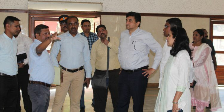 लोकसभा चुनाव 2024- जिला कलेक्टर द्वारा मुंबई शहर जिले में तैयारियों की समीक्षा