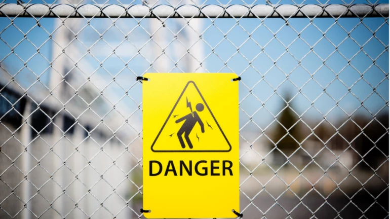 कल्याण में गरबा देखने आए एक लड़के की करंट लगने से मौत कल्याण में गरबा देखने आए एक लड़के की करंट लगने से मौत