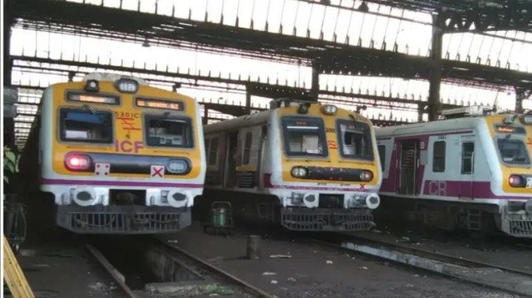 मुंबई-  मध्य रेलवे की 12 और15 कोच की लोकल ट्रेन अब एक ही  हाल्ट बोर्ड पर रुकेगी