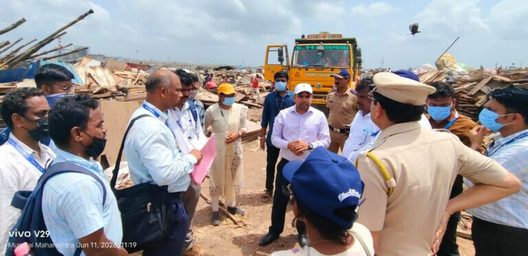मुंबई उपनगर में अतिक्रमण हटाओ अभियान में 14 एकड़ ज़मीन साफ़ की गई