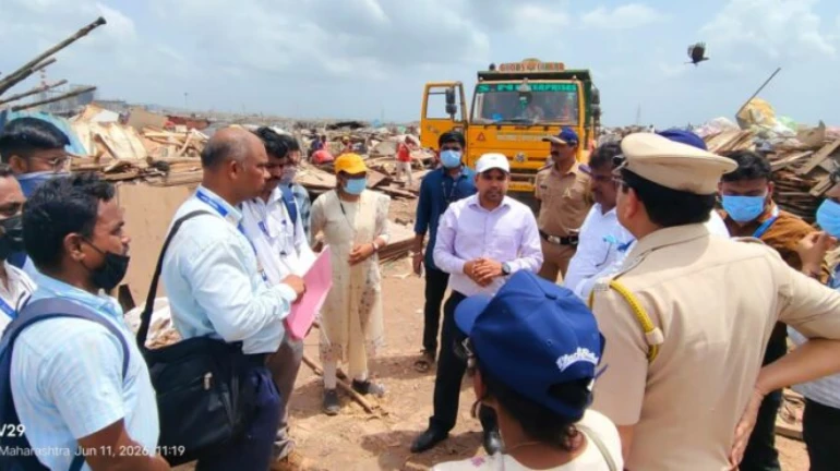मुंबई उपनगर में अतिक्रमण हटाओ अभियान में 14 एकड़ ज़मीन साफ़ की गई मुंबई उपनगर में अतिक्रमण हटाओ अभियान में 14 एकड़ ज़मीन साफ़ की गई