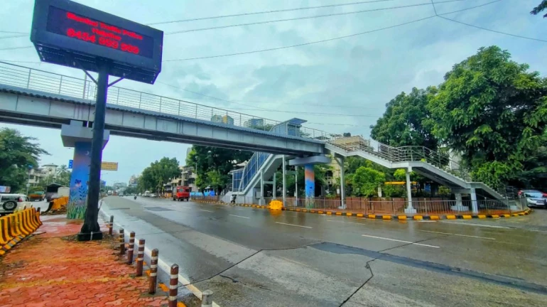 मुंबई में एस्केलेटर के साथ पहले पैदल यात्री पुल का उद्घाटन