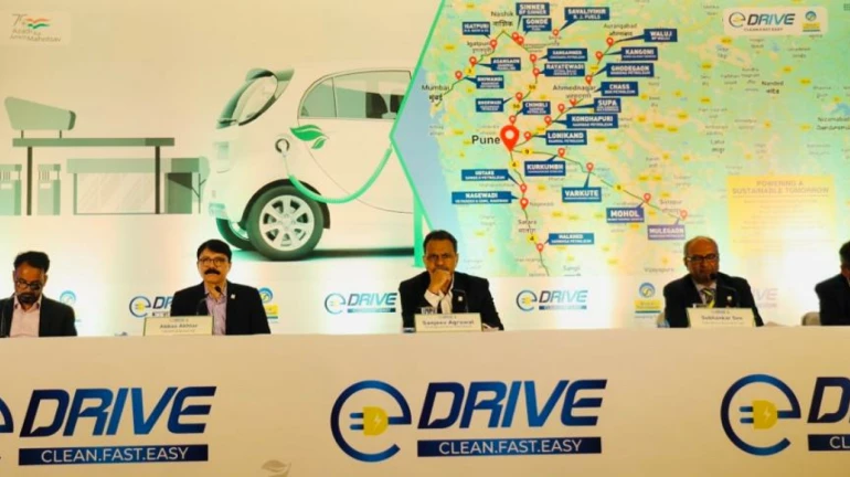 ई-वाहनांच्या जलद चार्जिंगसाठी 6 महामार्गांवर चार्जिंग स्टेशन उभारणार ई-वाहनांच्या जलद चार्जिंगसाठी 6 महामार्गांवर चार्जिंग स्टेशन उभारणार