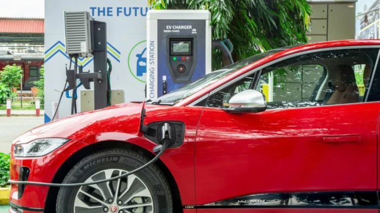 मुंबईतल्या 'या' 3 रेल्वे स्थानकांवरील इलेक्ट्रिक वाहन चार्जिंग सेवा बंद मुंबईतल्या 'या' 3 रेल्वे स्थानकांवरील इलेक्ट्रिक वाहन चार्जिंग सेवा बंद