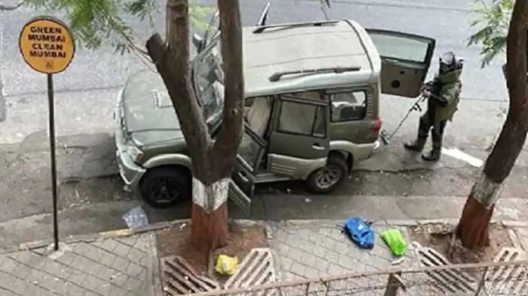जैश-उल-हिंदने घेतली अंबानींच्या घराबाहेरील स्फोटक कारची जबाबदारी जैश-उल-हिंदने घेतली अंबानींच्या घराबाहेरील स्फोटक कारची जबाबदारी