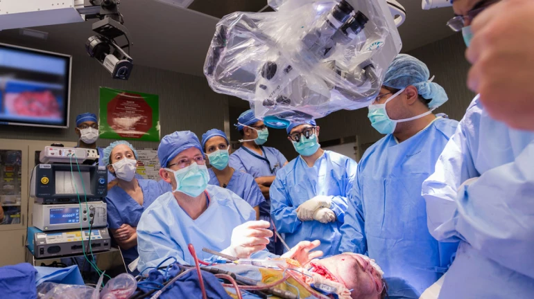 परळमधील ‘हे’ रुग्णालय आता चेहऱ्याचे प्रत्यारोपण करणार परळमधील ‘हे’ रुग्णालय आता चेहऱ्याचे प्रत्यारोपण करणार