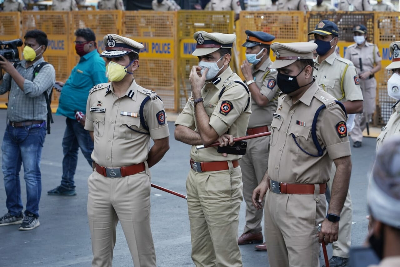 State Home Minister meets Police Officials; reviews COVID-19 crisis across Maharashtra