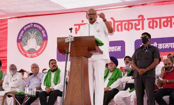 In Pics: Farmers' protest in Azad Maidan, Sharad Pawar addresses the rally