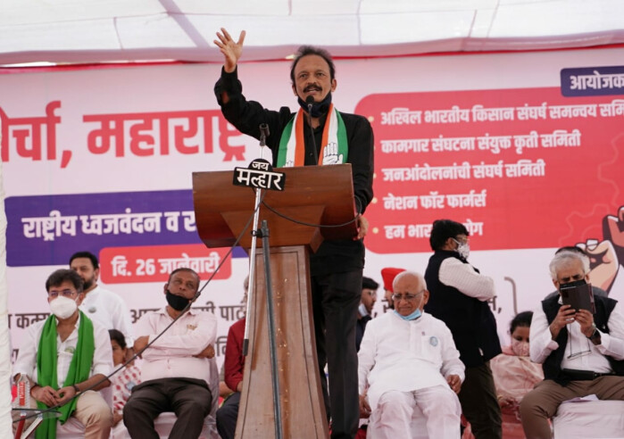 In Pics Farmers Protest In Azad Maidan Sharad Pawar Addresses The Rally