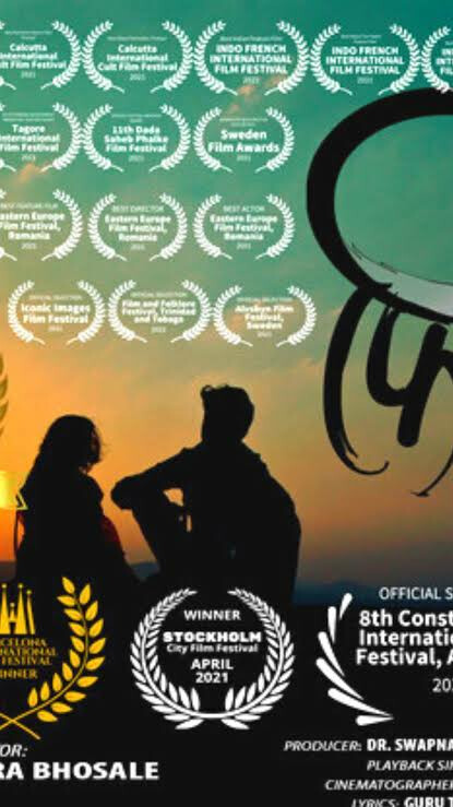 प्रदर्शनापूर्वीच फिरस्त्यावर पुरस्कारांचा वर्षाव