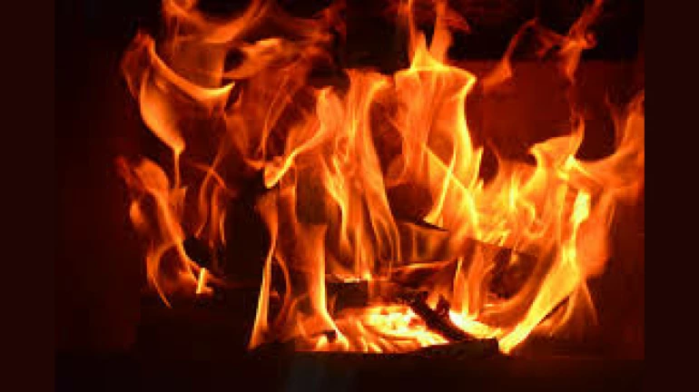 भायखला के एक गोदाम में एक और भीषण आग लगने की खबर भायखला के एक गोदाम में एक और भीषण आग लगने की खबर