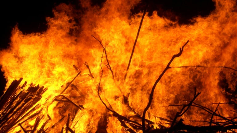 भिवंडी में लगी आग, भंगार के 15 गोदाम जले