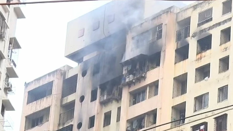 ताडदेव इमारत आगीत दोघांचा मृत्यू, १५ जण जखमी