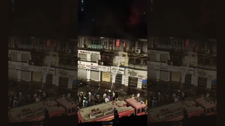 मुंबई के अग्रीपाड़ा इलाके में लगी आग, किसी के हताहत होने की सूचना नहीं
