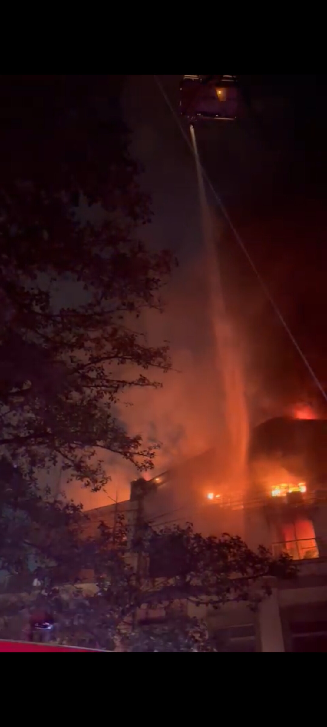 लोअर परळ : रघुवंशी मिलला भीषण आग, बचावकार्य सुरू